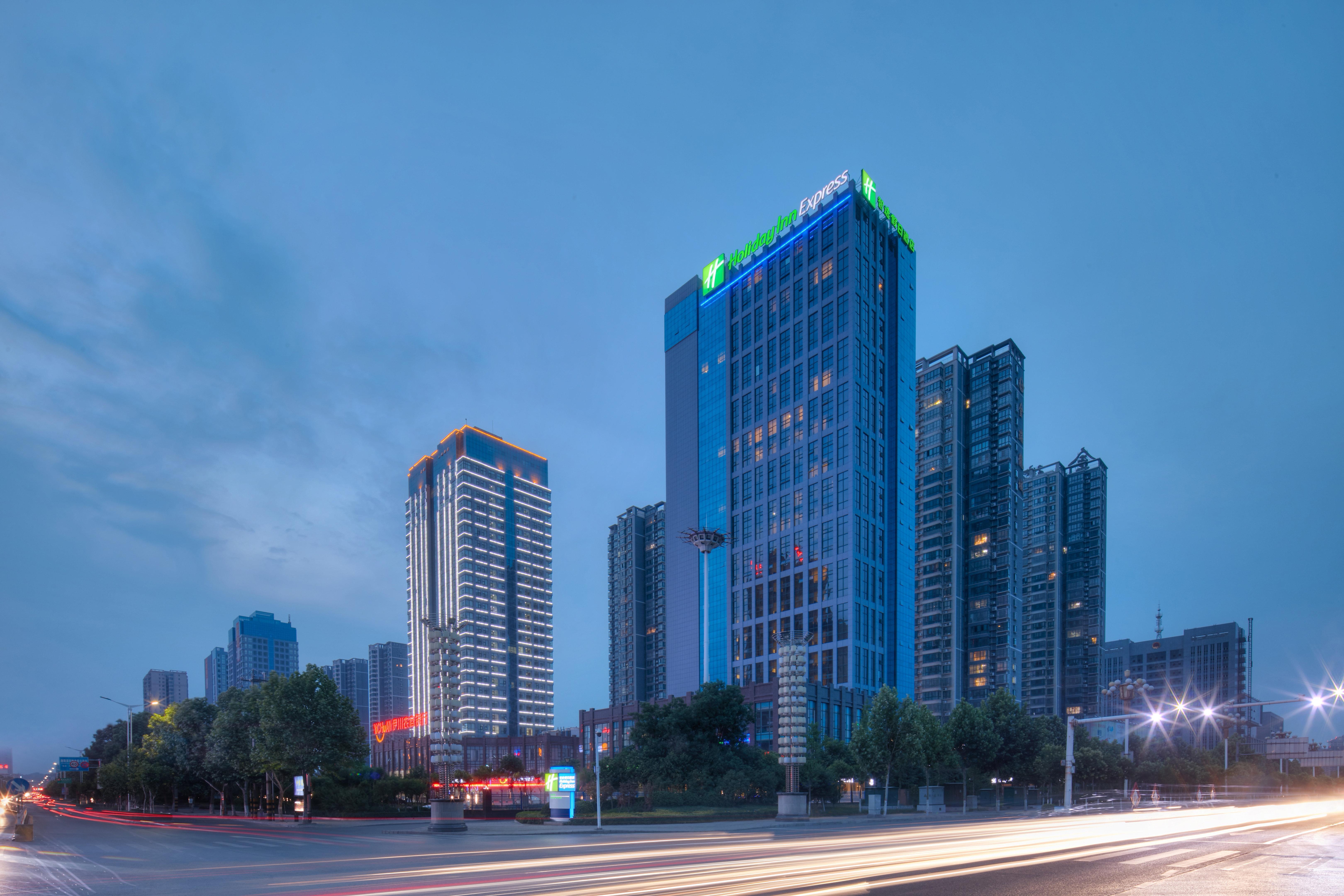 Holiday Inn Express Luoyang Yichuan By Ihg Екстер'єр фото