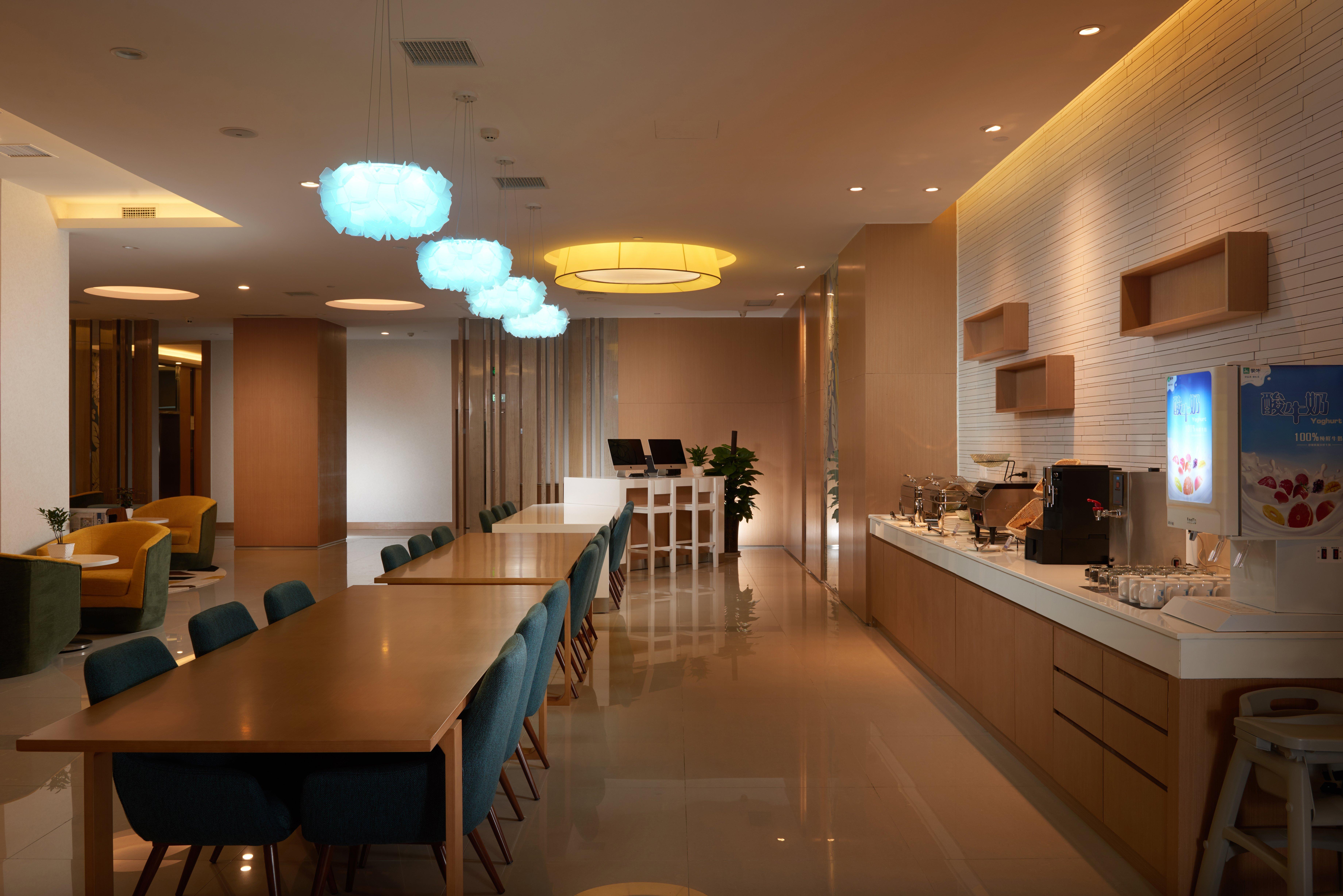 Holiday Inn Express Luoyang Yichuan By Ihg Екстер'єр фото