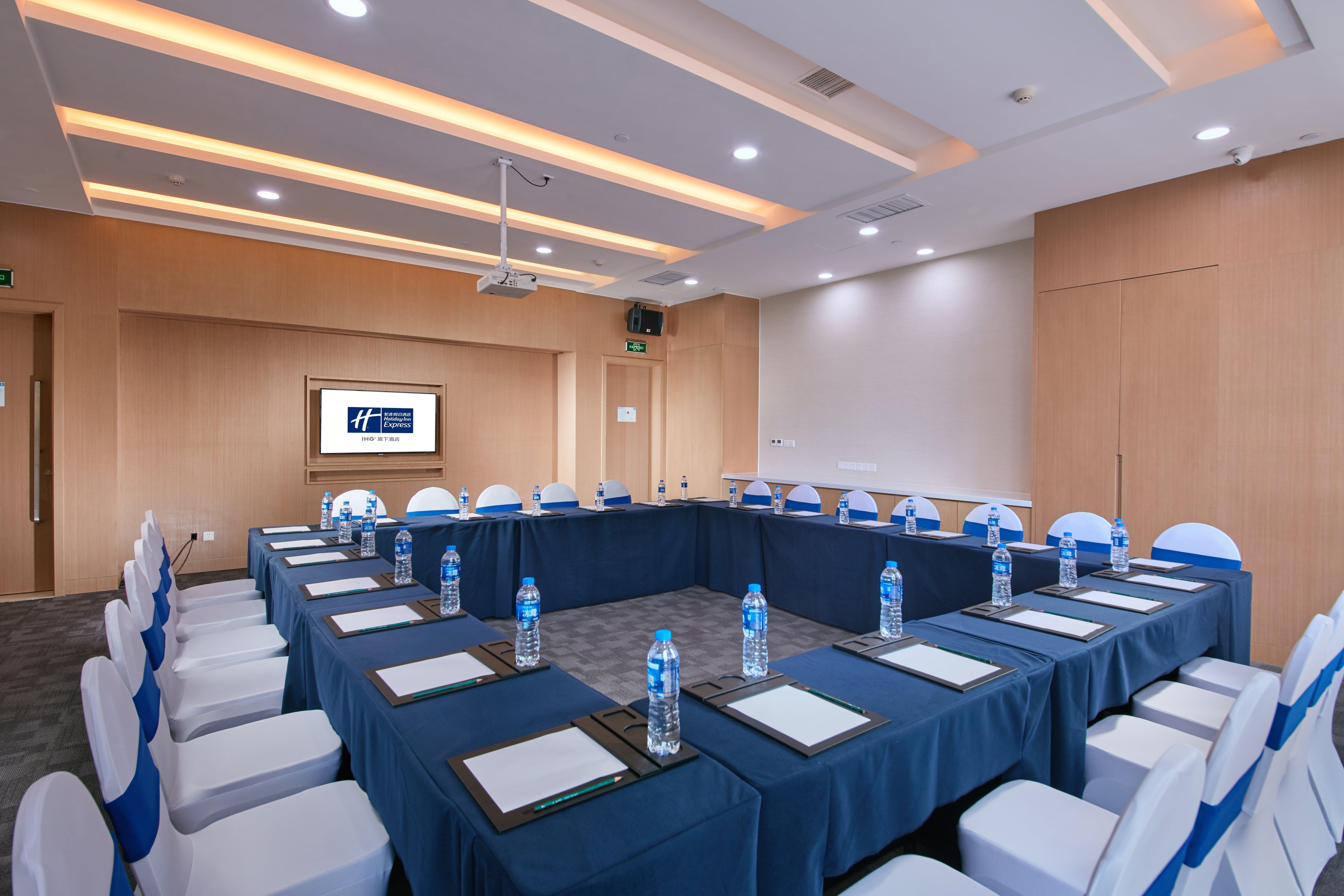 Holiday Inn Express Luoyang Yichuan By Ihg Екстер'єр фото