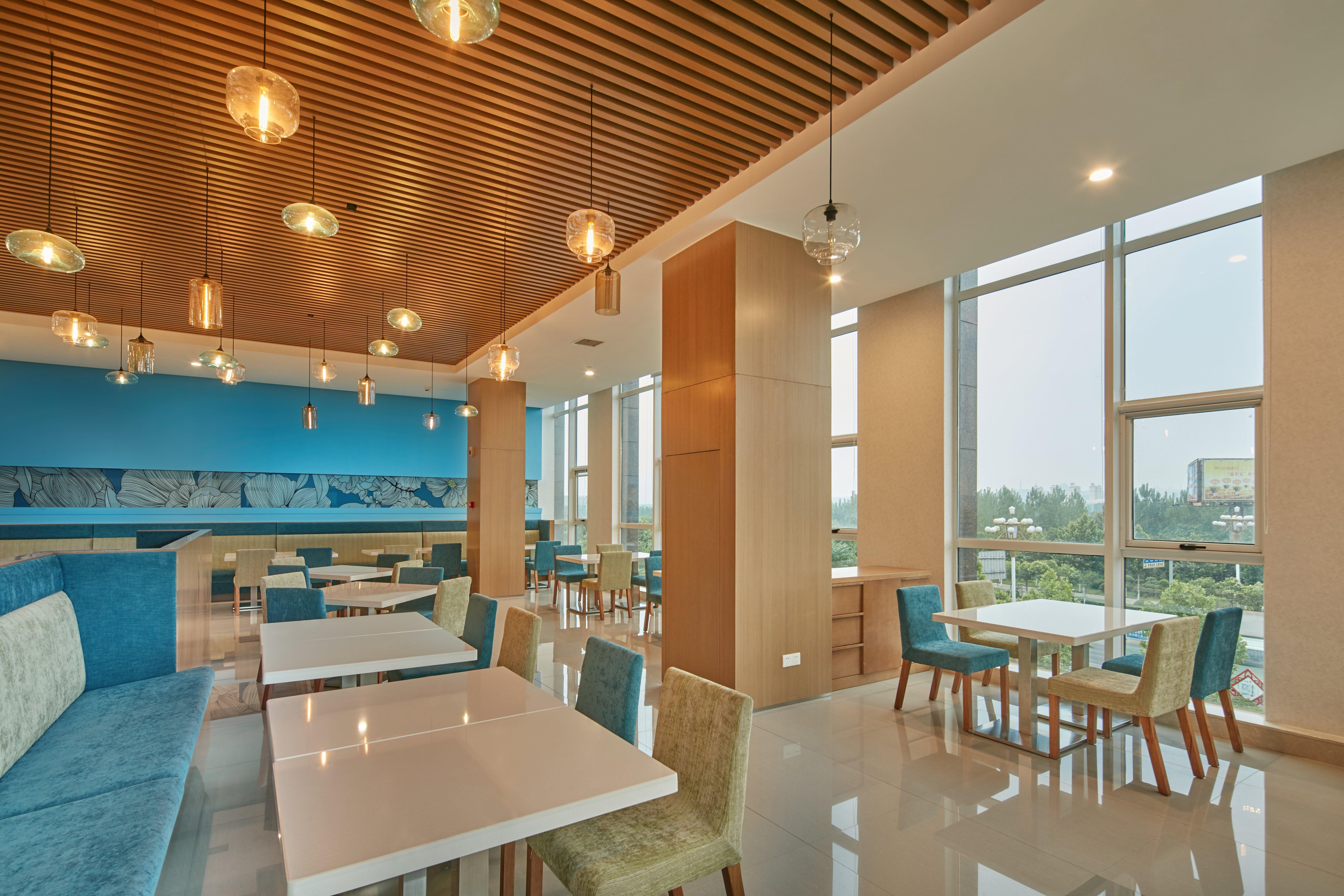 Holiday Inn Express Luoyang Yichuan By Ihg Екстер'єр фото