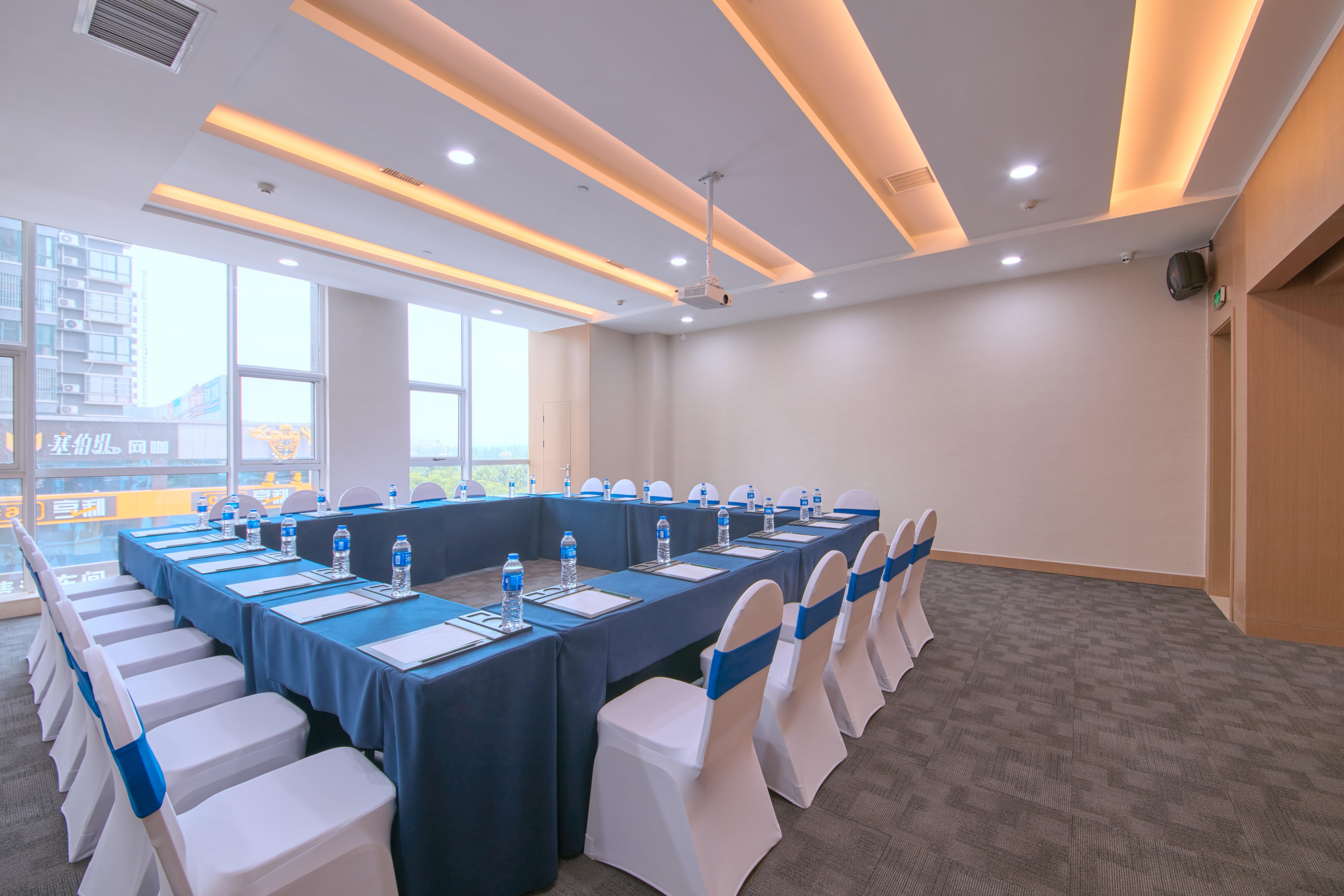 Holiday Inn Express Luoyang Yichuan By Ihg Екстер'єр фото