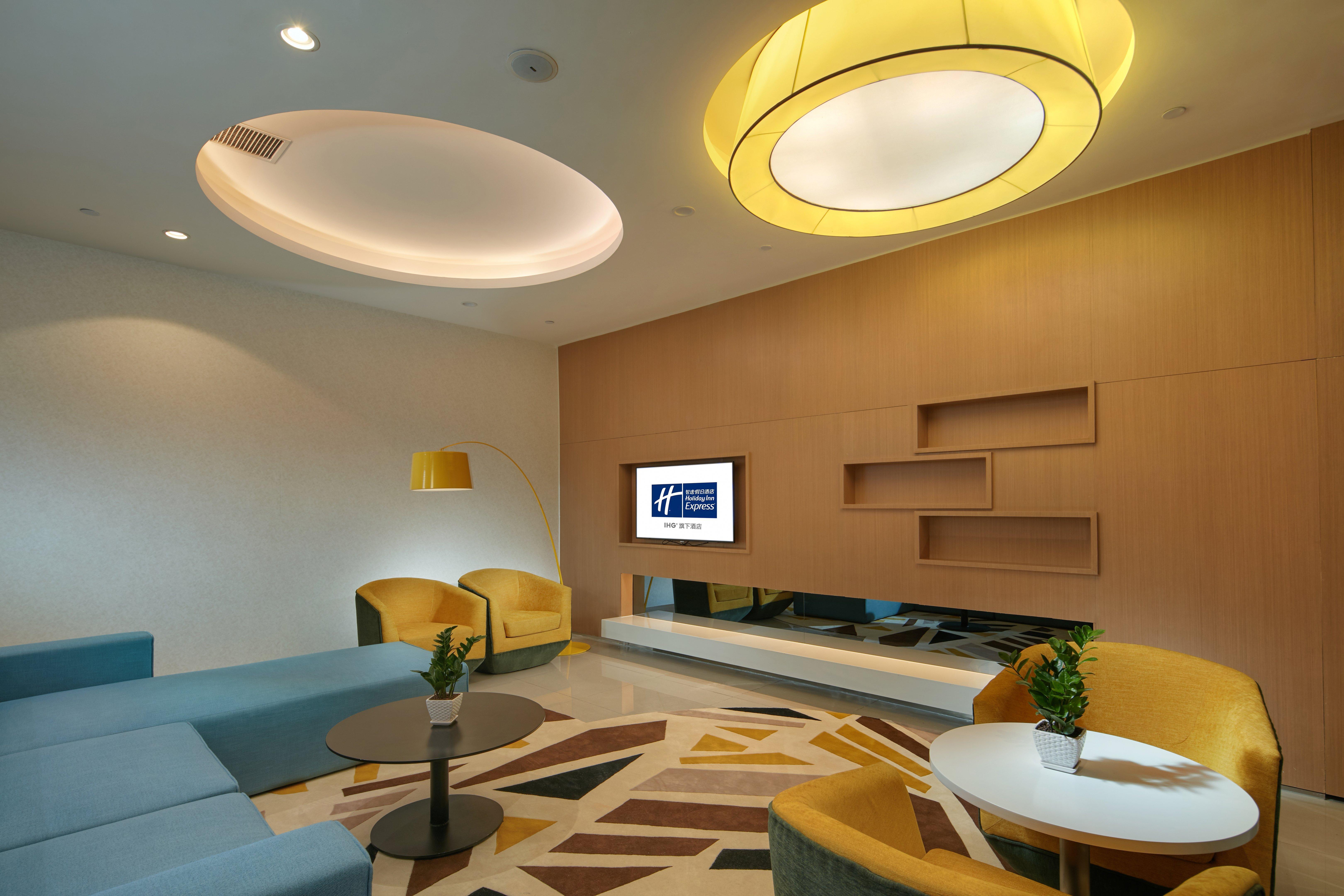 Holiday Inn Express Luoyang Yichuan By Ihg Екстер'єр фото
