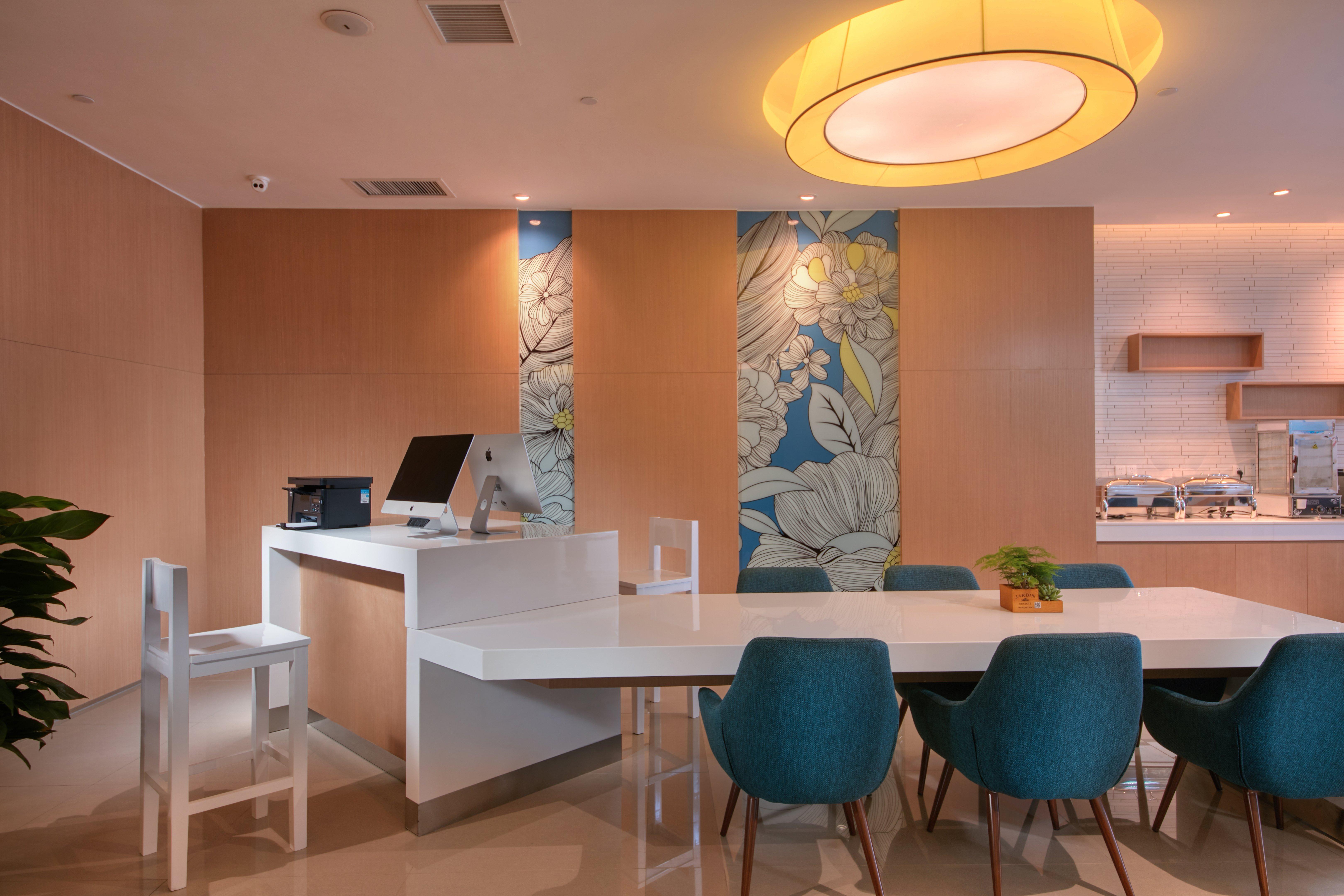 Holiday Inn Express Luoyang Yichuan By Ihg Екстер'єр фото