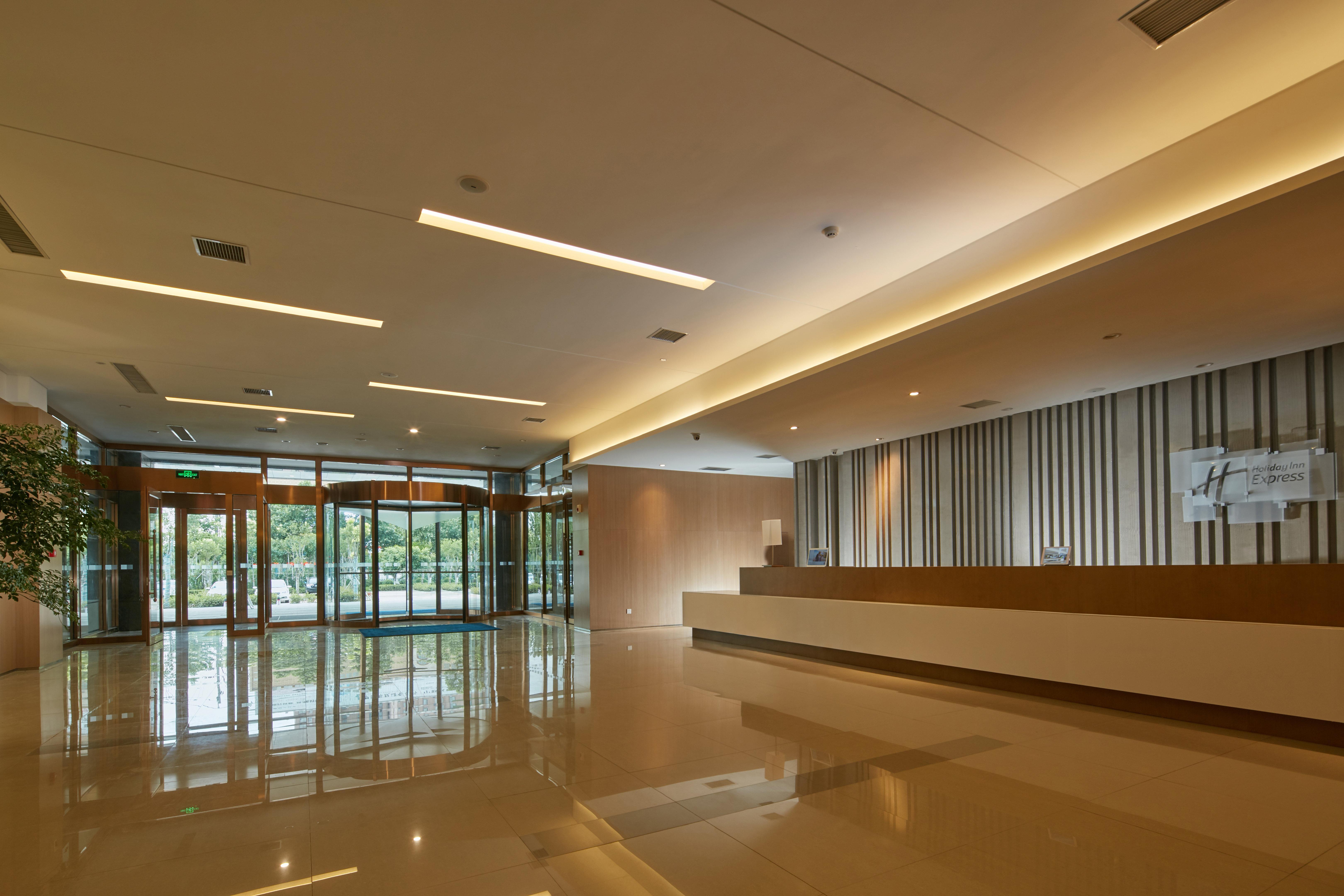 Holiday Inn Express Luoyang Yichuan By Ihg Екстер'єр фото