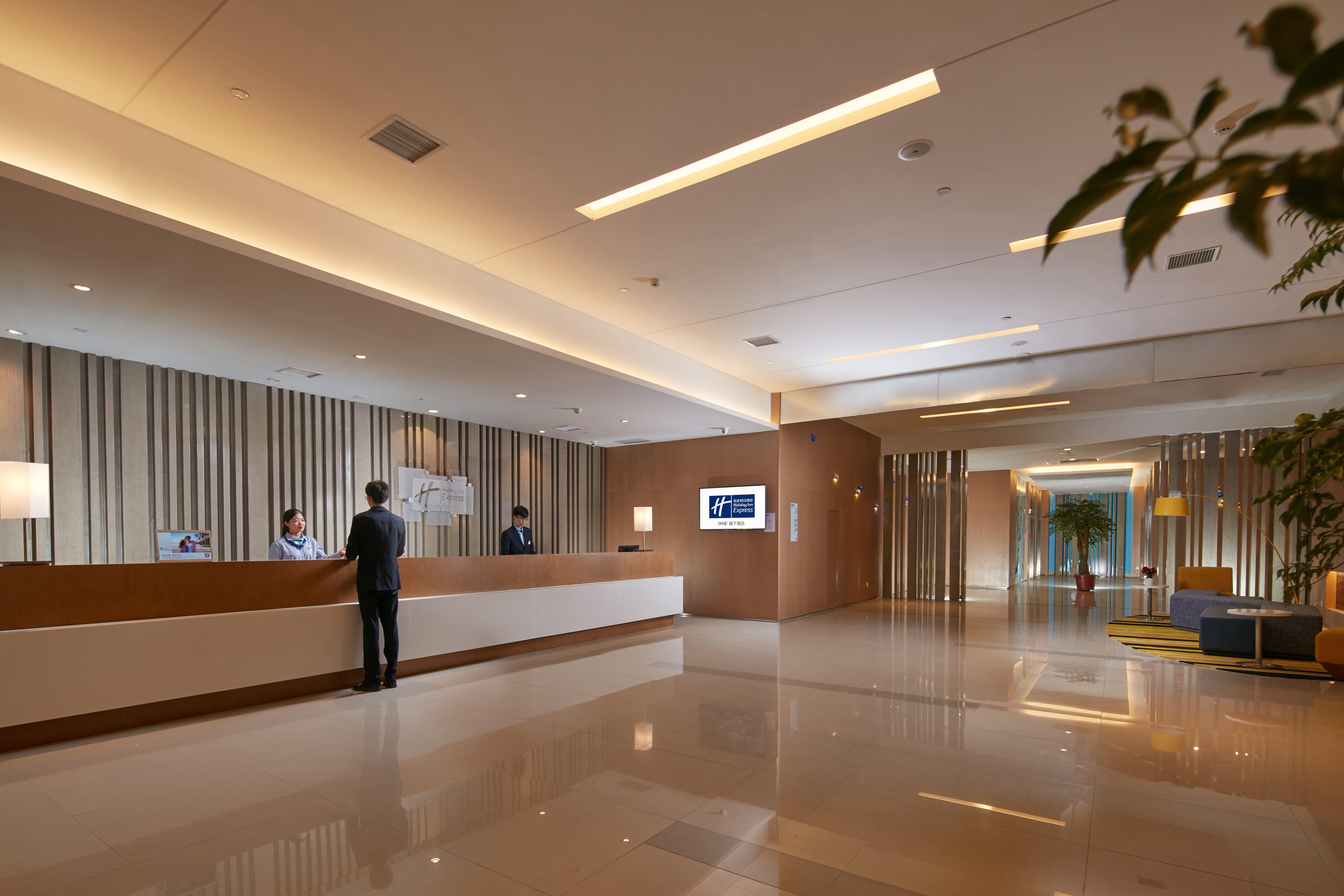 Holiday Inn Express Luoyang Yichuan By Ihg Екстер'єр фото