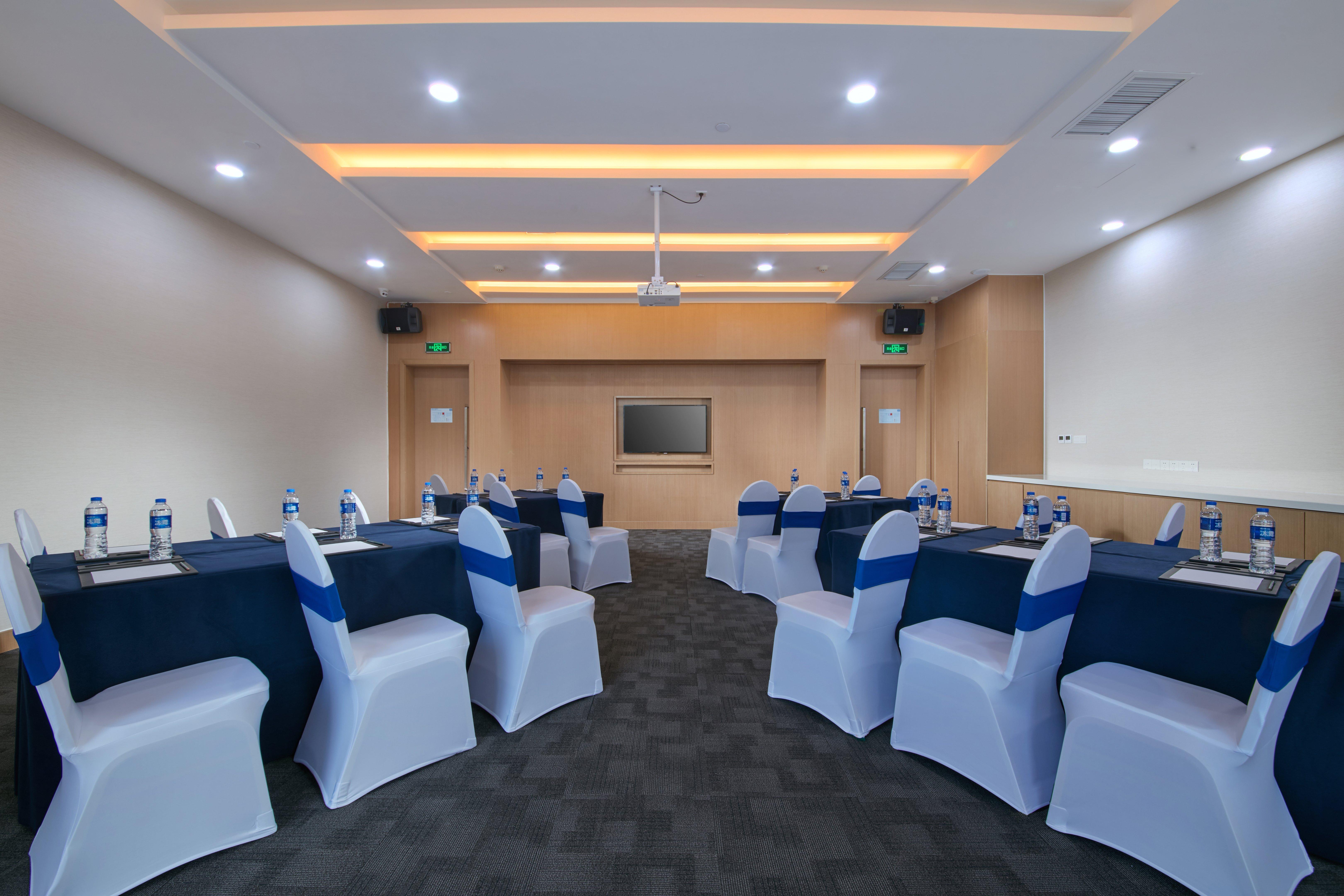 Holiday Inn Express Luoyang Yichuan By Ihg Екстер'єр фото